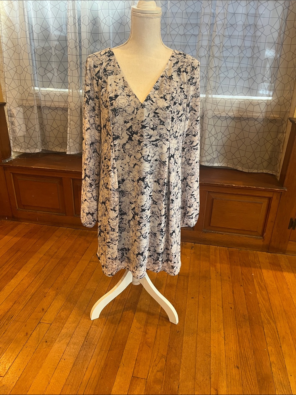 BCBGeneration Navy and White Floral V-Neck Long Sleeve Dress